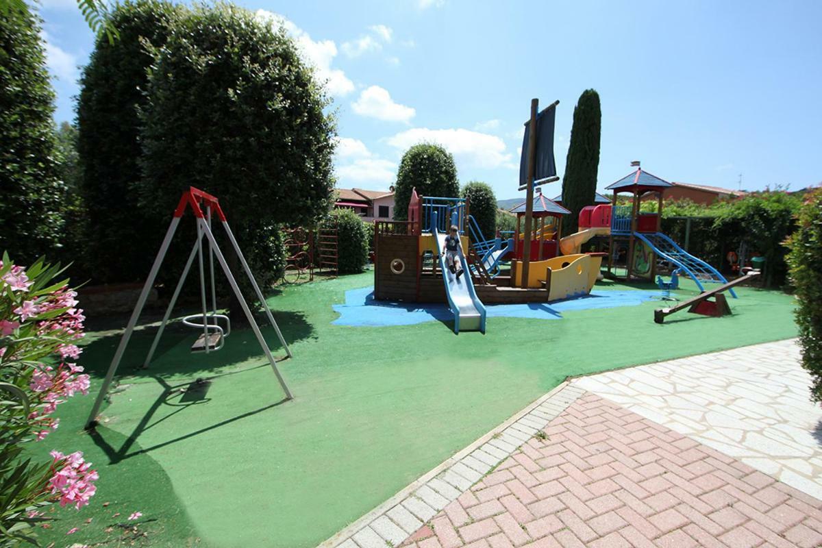Elba Vip Aparthotel Porto Azzurro Bagian luar foto