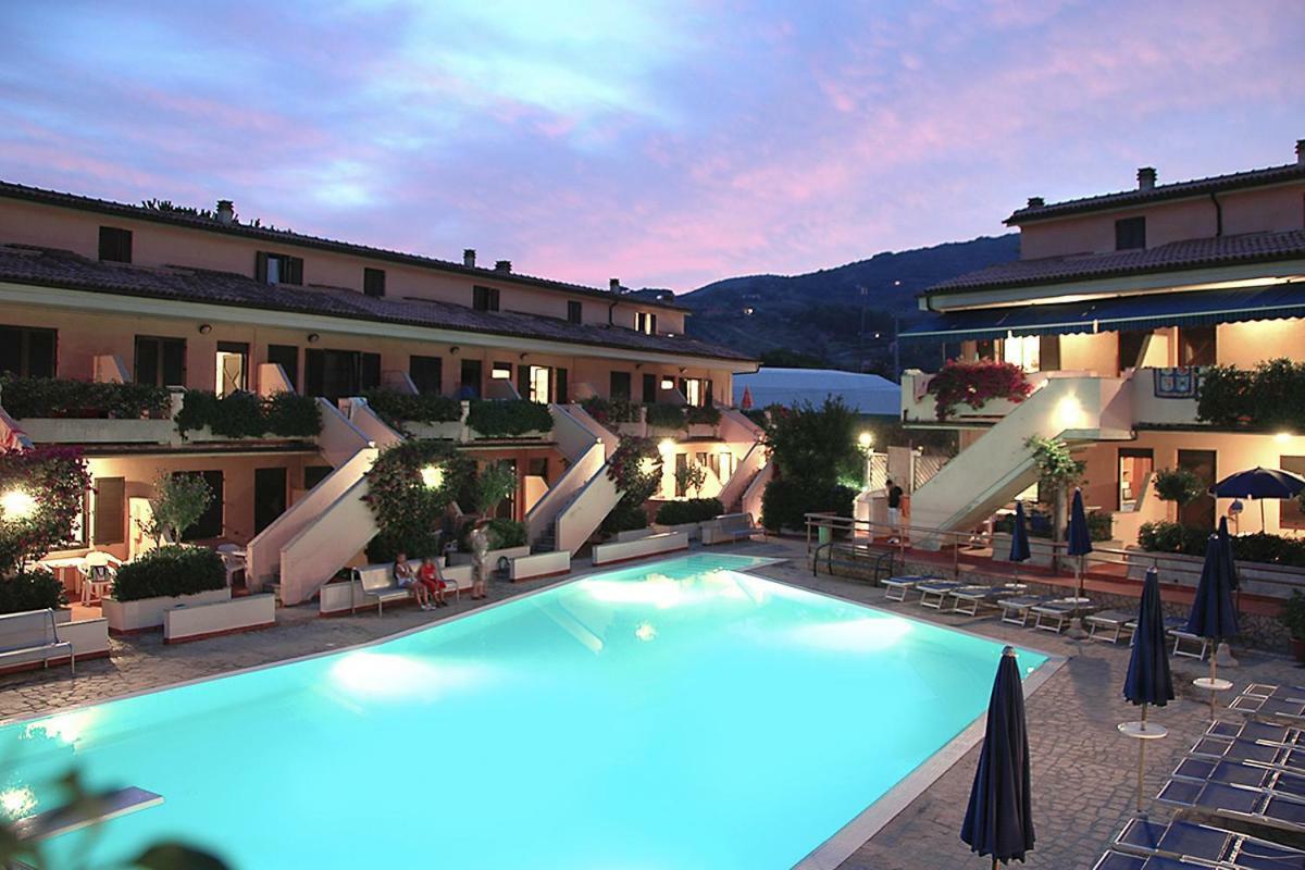 Elba Vip Aparthotel Porto Azzurro Bagian luar foto