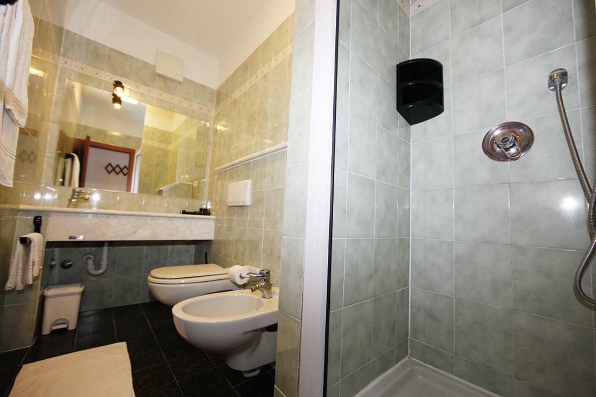 Elba Vip Aparthotel Porto Azzurro Bagian luar foto